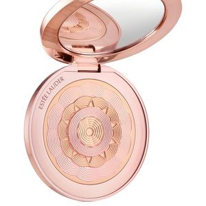 Estée Lauder highlight